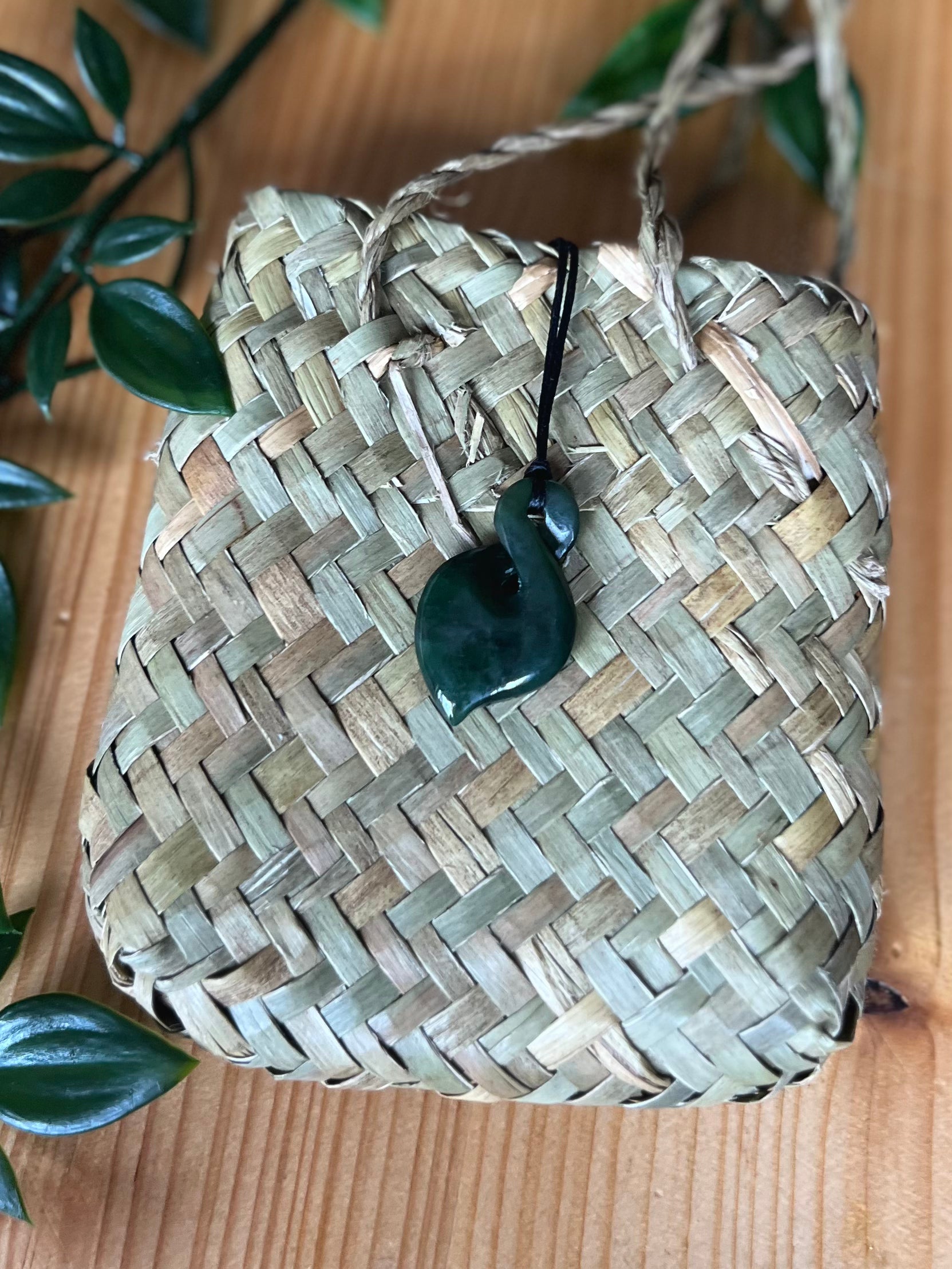 Pikorua Pounamu (Single Twist Greenstone) – The Māori Collective