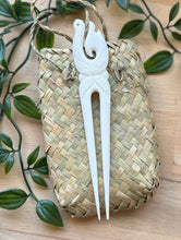 Load image into Gallery viewer, Hei Matau Heru (Small)