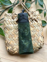 Load image into Gallery viewer, Toki Pounamu (Greenstone) 10cm