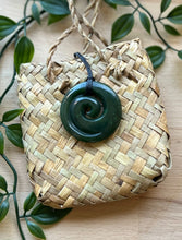 Load image into Gallery viewer, Closed Koru Pounamu (Greenstone) 4cm