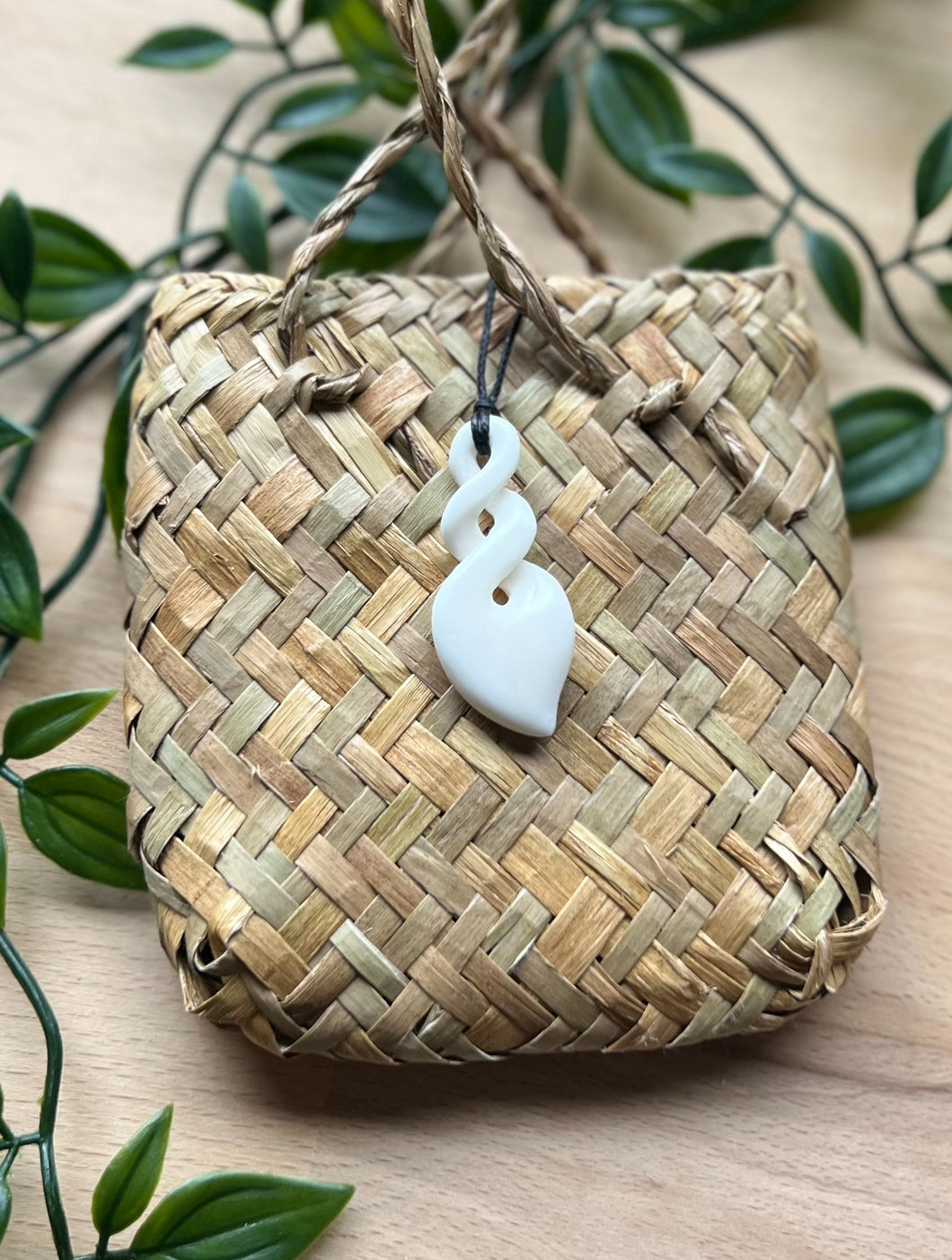 Double Pikorua (Twist) Pendant 4.5cm