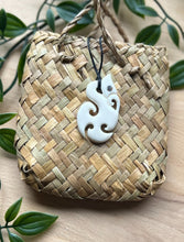 Load image into Gallery viewer, Manaia Pendant 4cm
