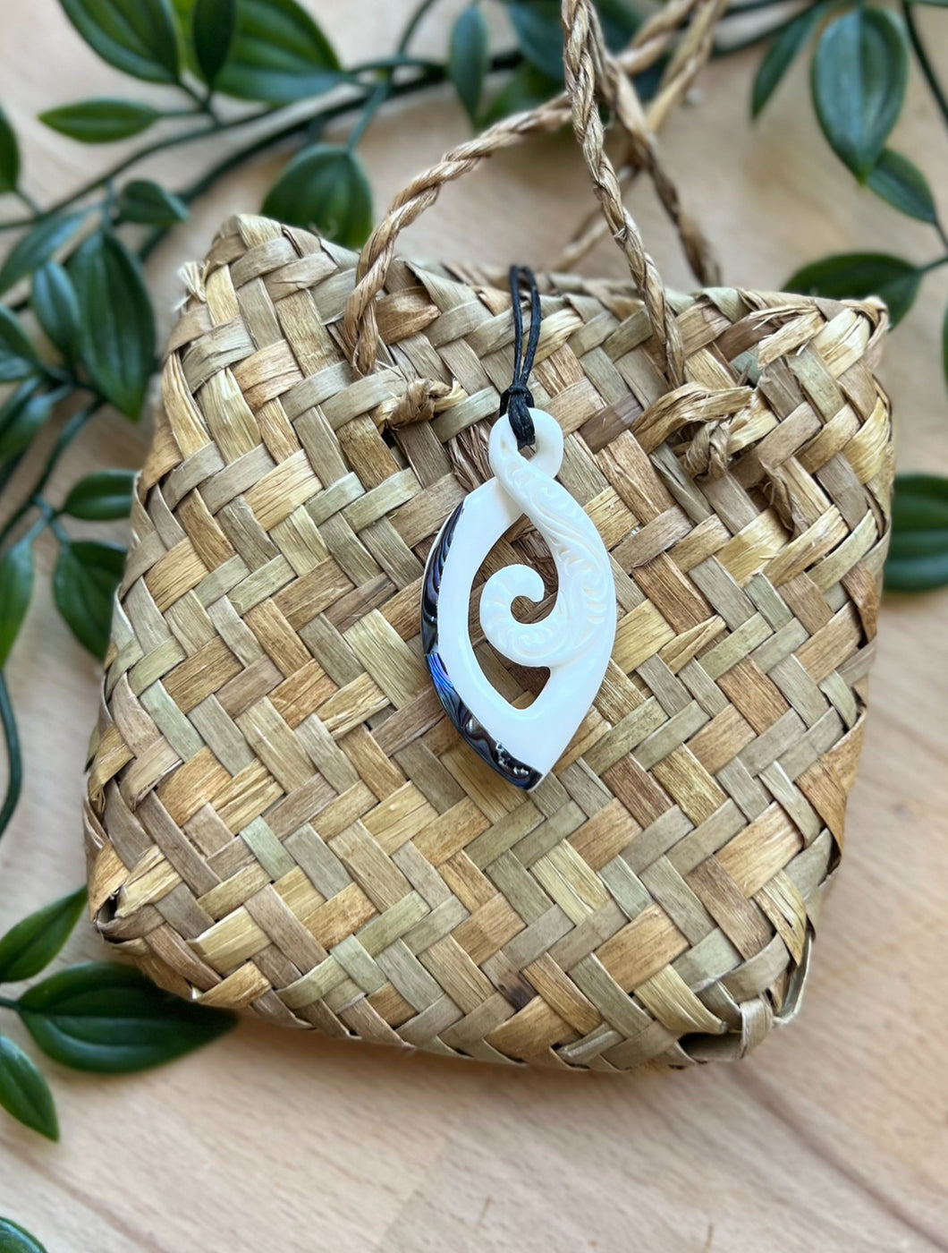 Pikorua and Koru Pendant with Pāua