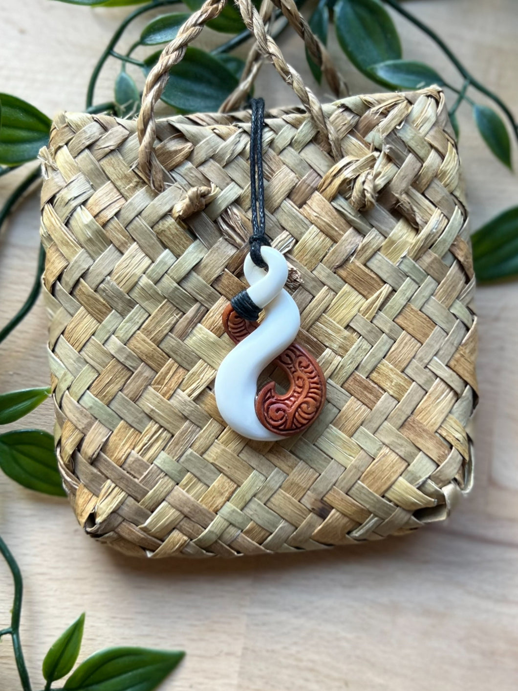 Pikorua Pendant with Wood