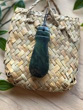 Load image into Gallery viewer, Mere Pounamu (Greenstone) 6cm
