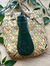 Load image into Gallery viewer, Mere Pounamu (Greenstone) 9cm
