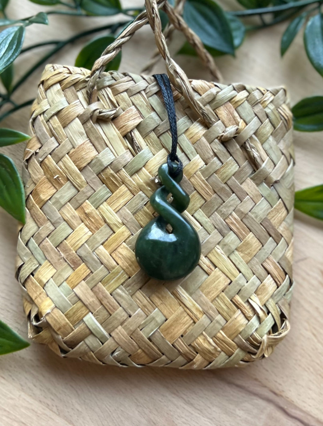 Pikorua Pounamu (Double Twist Greenstone) 4cm
