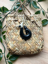 Load image into Gallery viewer, Black Hei Matau (Hook) 5cm

