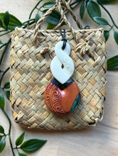 Load image into Gallery viewer, Pikorua (Twist) Pendant
