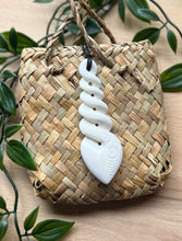 Load image into Gallery viewer, Pikorua (Twist) Pendant 8cm
