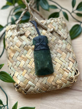 Load image into Gallery viewer, Toki Pounamu (Greenstone) 5cm
