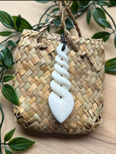 Load image into Gallery viewer, Pikorua (Twist) Pendant 8cm
