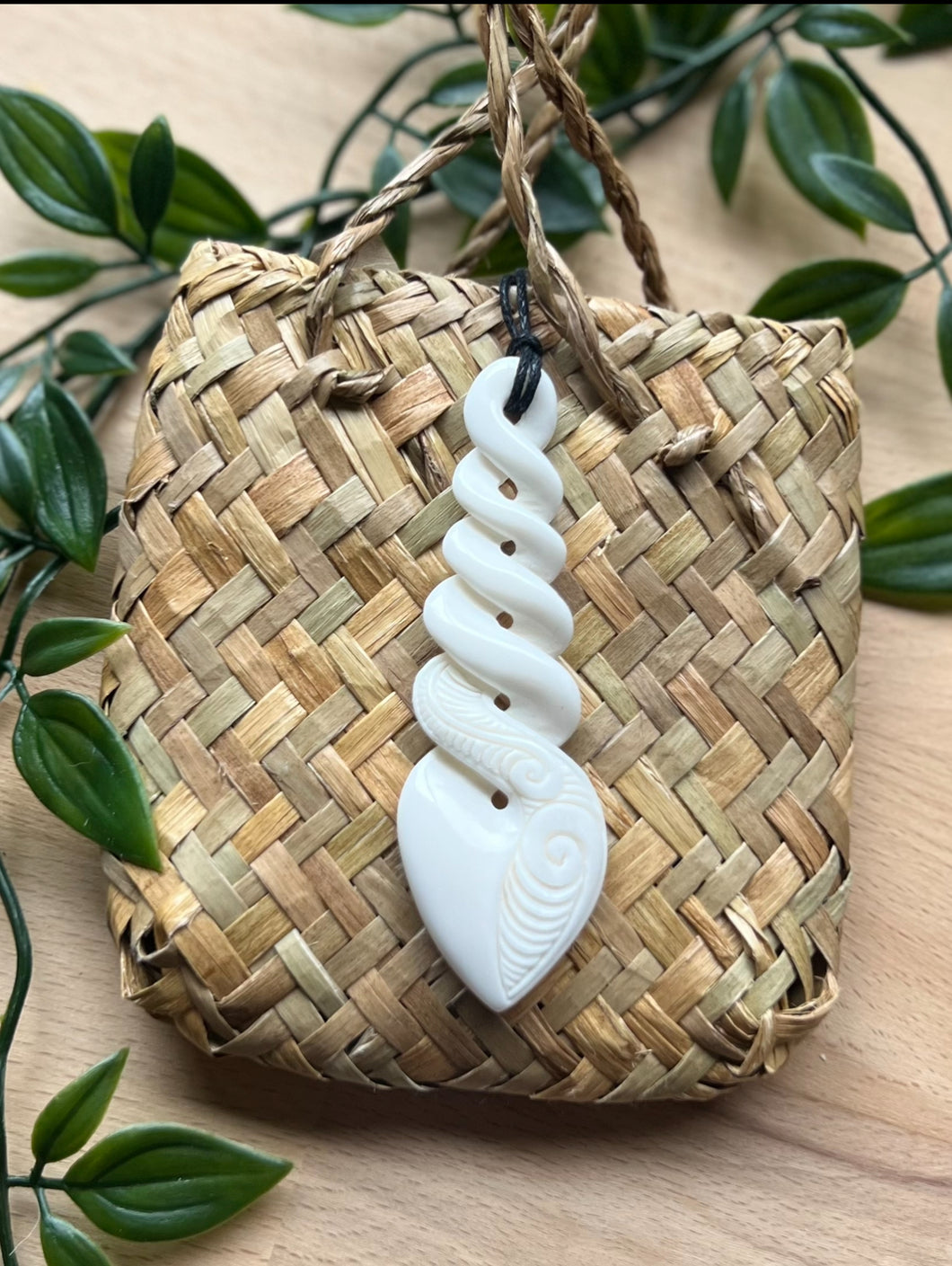 Pikorua (Twist) Pendant 8cm