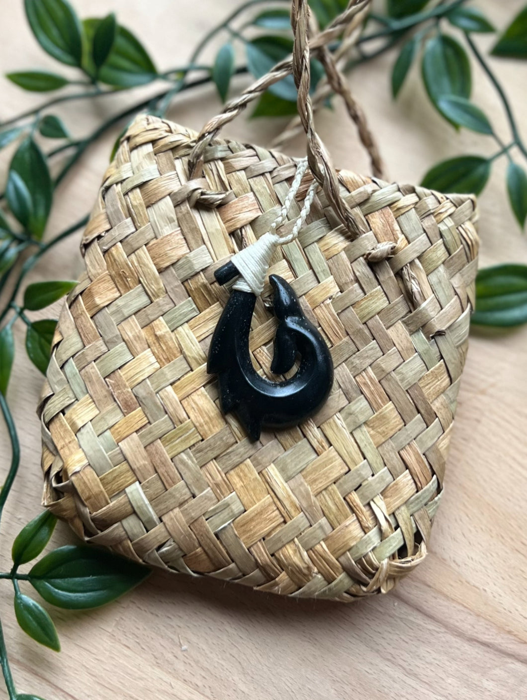Black Hei Matau (Hook) 5cm