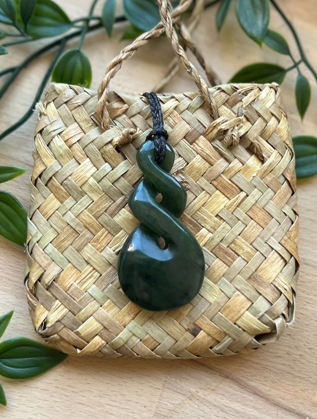 Pikorua Pounamu (Double Twist Greenstone) 6cm