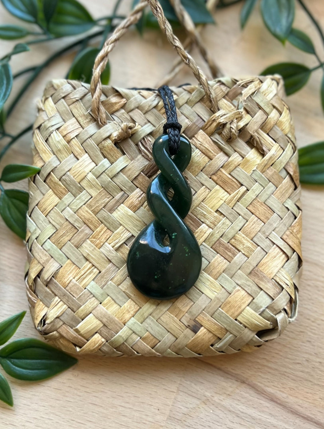 Pikorua Pounamu (Double Twist Greenstone) 6cm