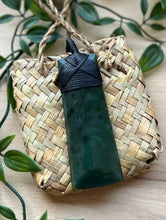 Load image into Gallery viewer, Toki Pounamu (Greenstone) 9cm
