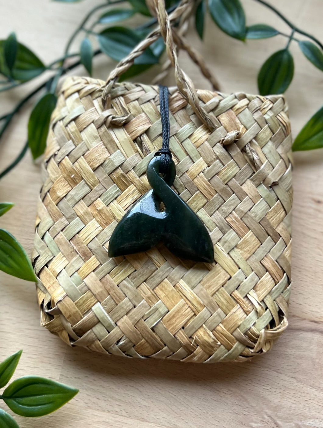 Whale Tail Pikorua Pounamu (Whale Twist Greenstone) 4cm