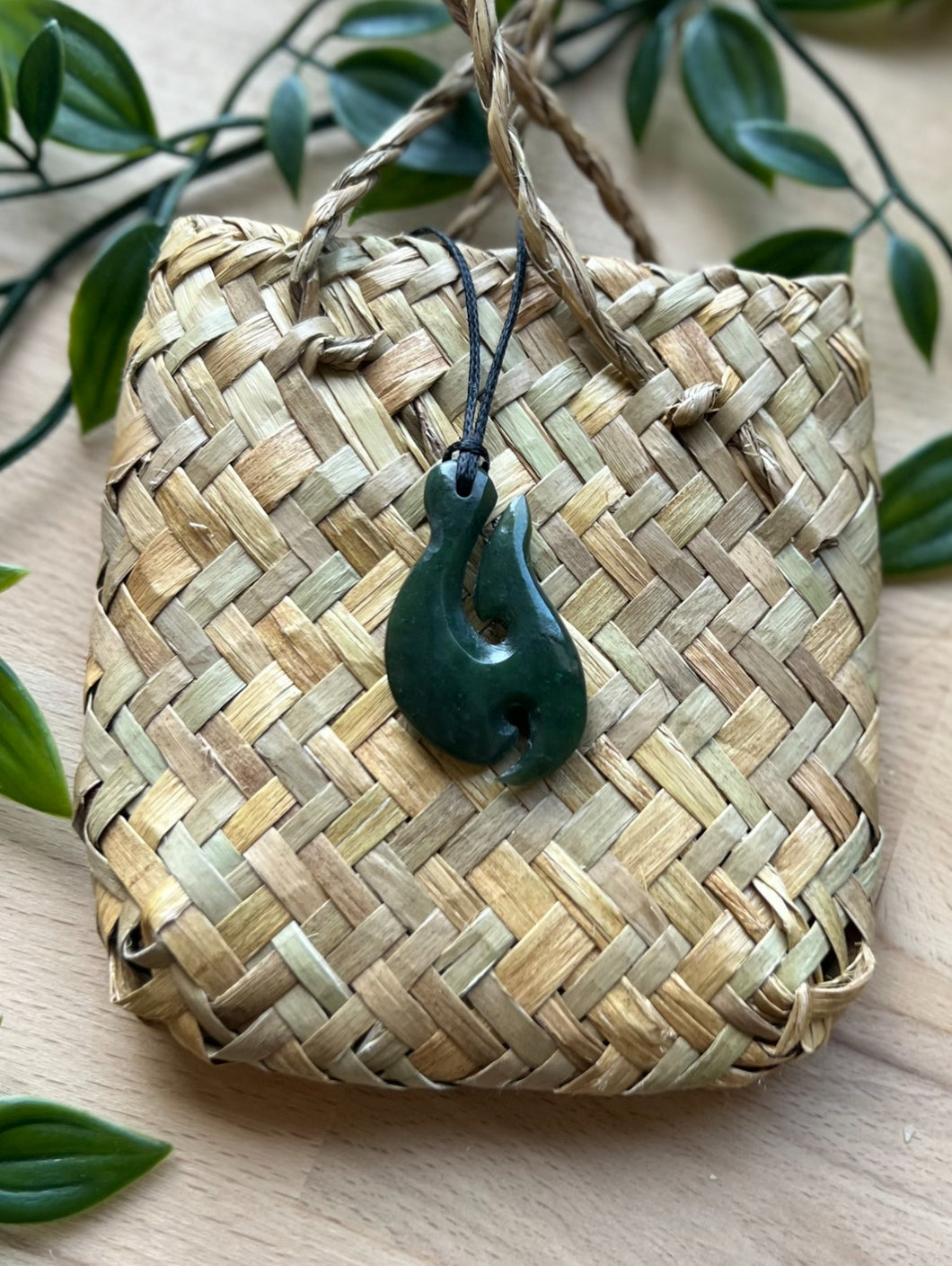 Hei Matau Pounamu (Hook Greenstone) 4cm