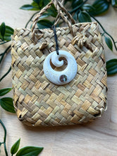 Load image into Gallery viewer, Closed Koru Pendant with Pāua
